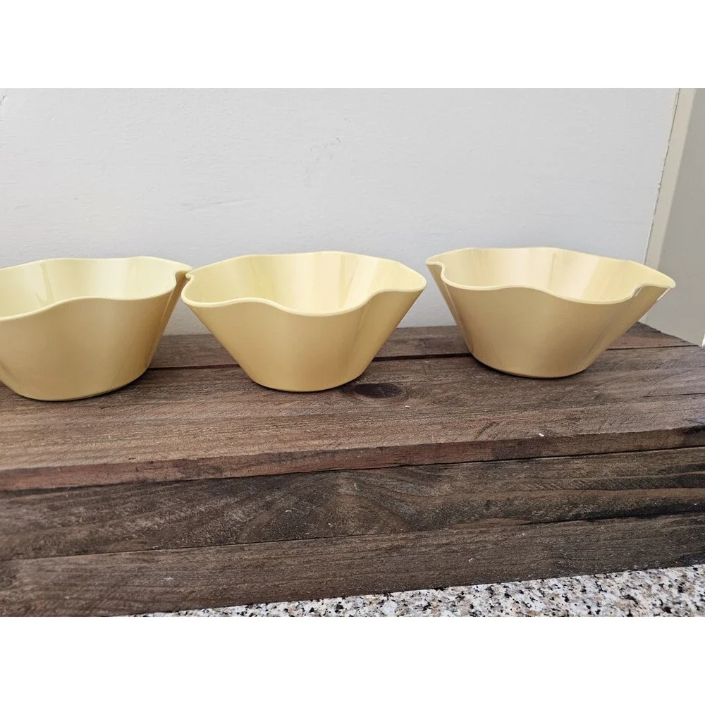 Greg Natale – Set of 4 Melamine Bowls Shades Of Yellow Excellent Condition